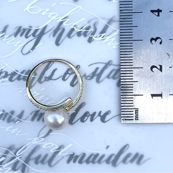 Elegant Gold Pearl Ring - Picture 3 of 3